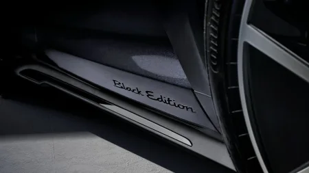 2025-porsche-taycan-black-edition-porsche-cayenne-black-edition-9