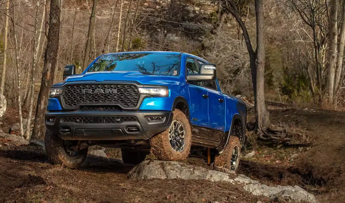2025-ram-1500-v8