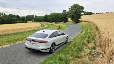 test-audi-a6-sportback-e-tron-performance-elektromobil-2025-10