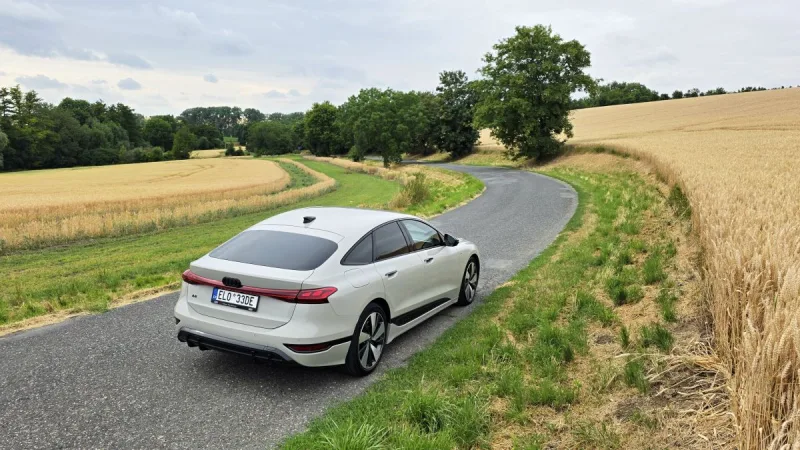 test-audi-a6-sportback-e-tron-performance-elektromobil-2025-10