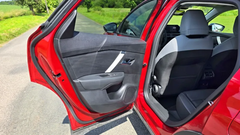 test-citroen-c4-petrol-130k-automatic-2025-29
