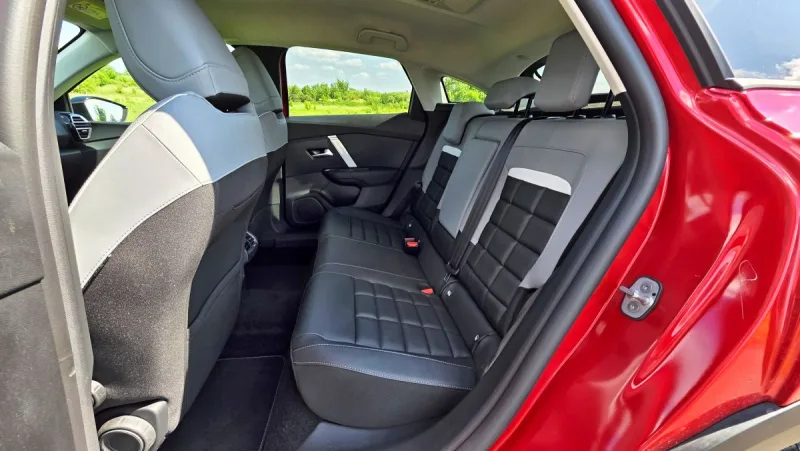 test-citroen-c4-petrol-130k-automatic-2025-30
