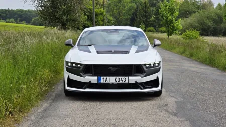 test-ford-mustang-dark-horse-2025
