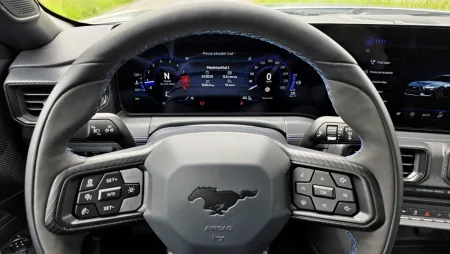 test-ford-mustang-dark-horse-2025-19