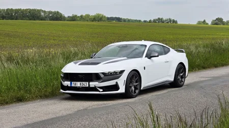 test-ford-mustang-dark-horse-2025-2