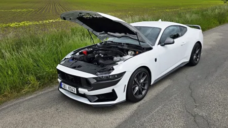 test-ford-mustang-dark-horse-2025-25