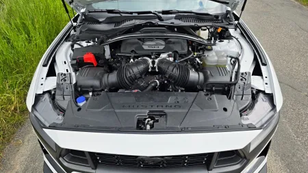 test-ford-mustang-dark-horse-2025-27