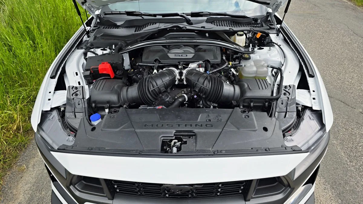 test-ford-mustang-dark-horse-2025-27