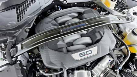 test-ford-mustang-dark-horse-2025-28