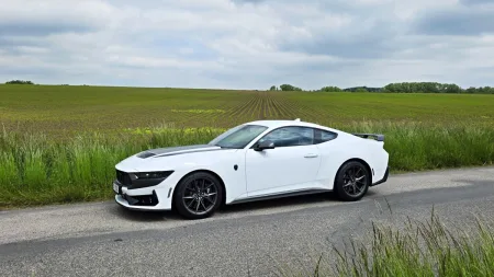 test-ford-mustang-dark-horse-2025-3
