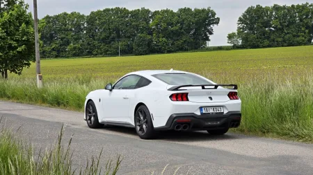 test-ford-mustang-dark-horse-2025-4