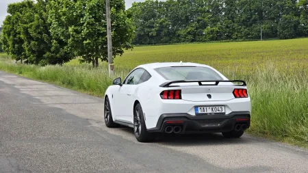 test-ford-mustang-dark-horse-2025-5