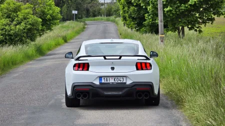 test-ford-mustang-dark-horse-2025-6