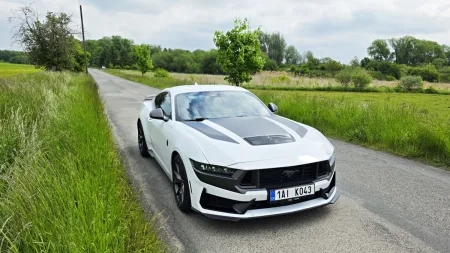 test-ford-mustang-dark-horse-2025-9