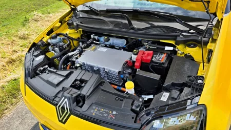test-renault-5-e-tech-elektromobil-2025-35