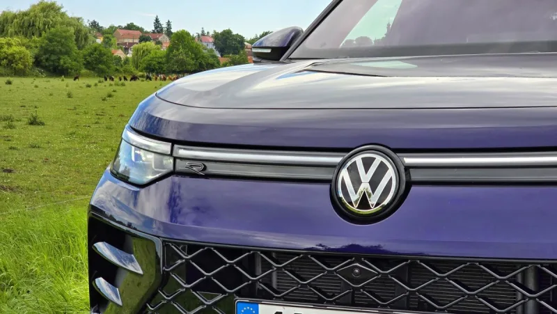 test-volkswagen-tayron-r-line-20-tdi-142-kw-4motion-2025-11