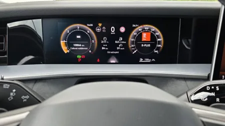 test-volkswagen-tayron-r-line-20-tdi-142-kw-4motion-2025-21