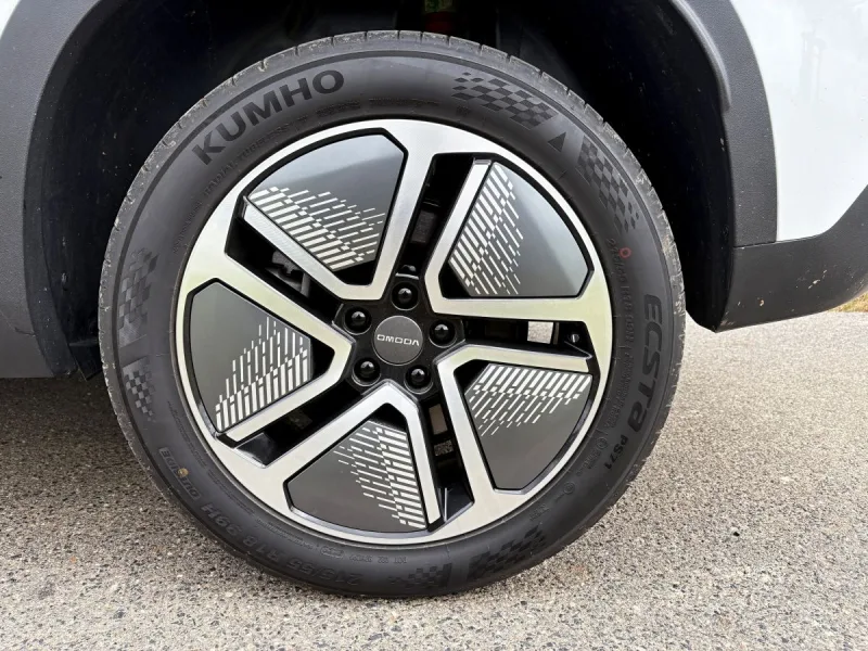 test-omoda-5-ev-premium-elektromobil-2025-6