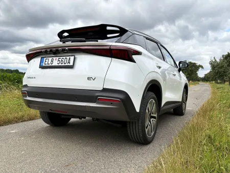 test-omoda-5-ev-premium-elektromobil-2025-8