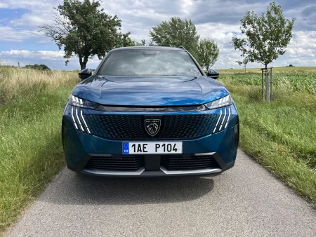 test-peugeot-5008-gt-hybrid-145-e-dcs6-2025