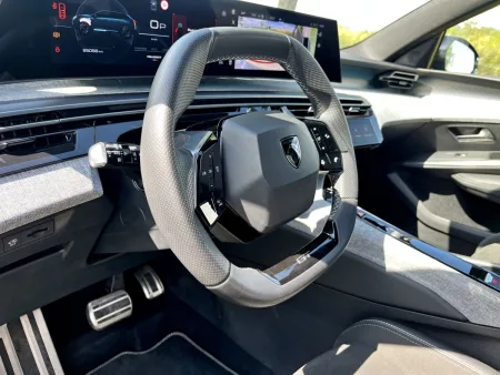 test-peugeot-5008-gt-hybrid-145-e-dcs6-2025-11