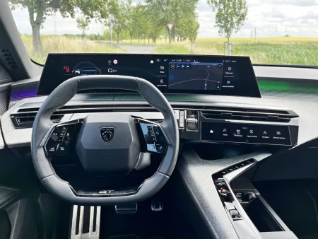 test-peugeot-5008-gt-hybrid-145-e-dcs6-2025-14