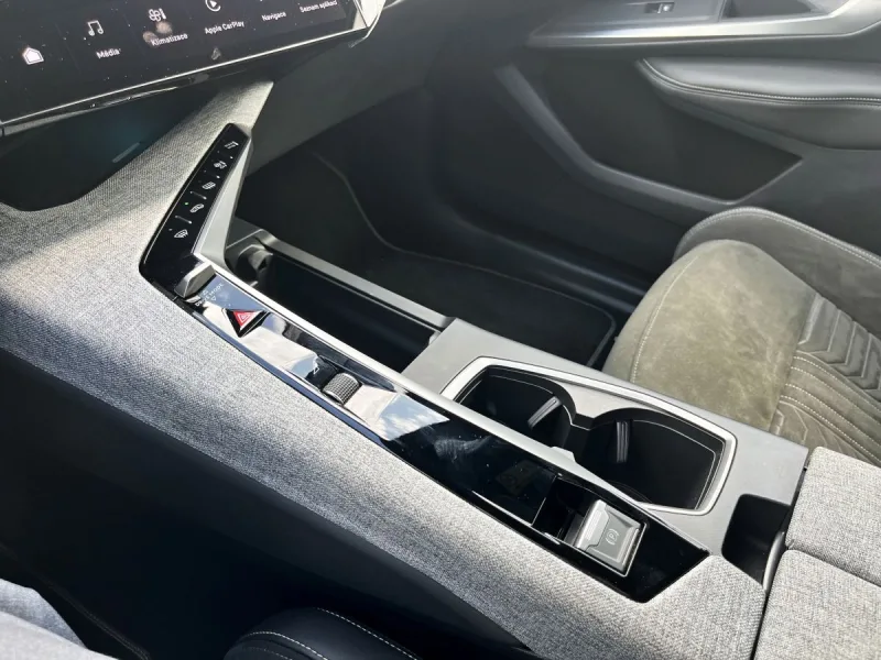 test-peugeot-5008-gt-hybrid-145-e-dcs6-2025-18