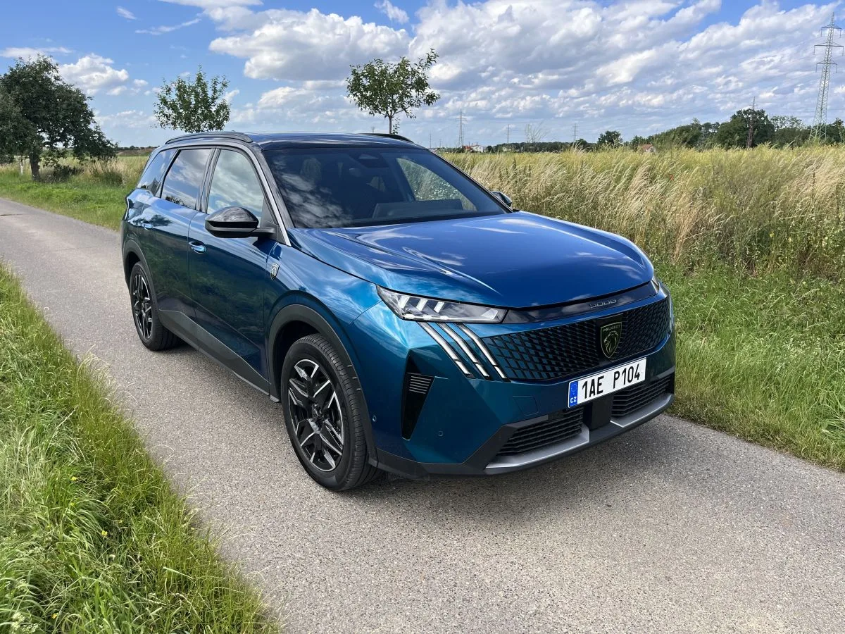 test-peugeot-5008-gt-hybrid-145-e-dcs6-2025-2