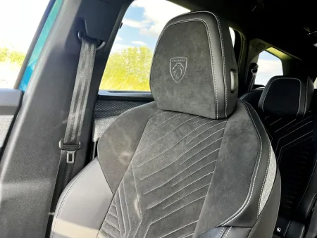 test-peugeot-5008-gt-hybrid-145-e-dcs6-2025-21