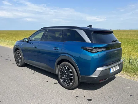 test-peugeot-5008-gt-hybrid-145-e-dcs6-2025-28