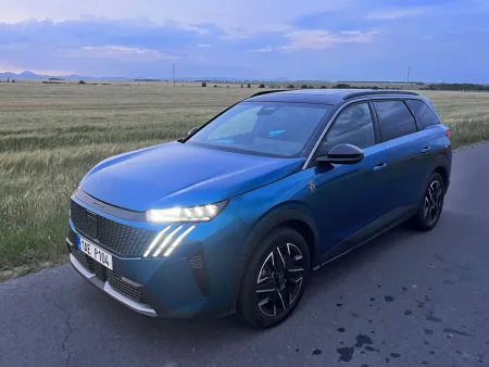 test-peugeot-5008-gt-hybrid-145-e-dcs6-2025-30