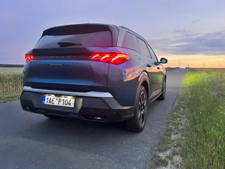 test-peugeot-5008-gt-hybrid-145-e-dcs6-2025-31