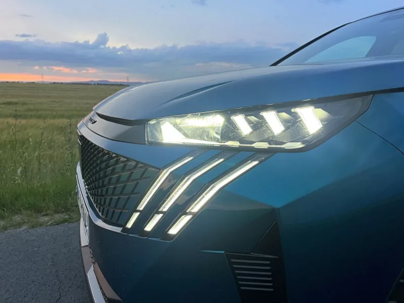 test-peugeot-5008-gt-hybrid-145-e-dcs6-2025-32
