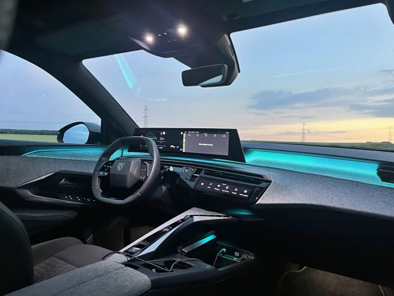 test-peugeot-5008-gt-hybrid-145-e-dcs6-2025-33