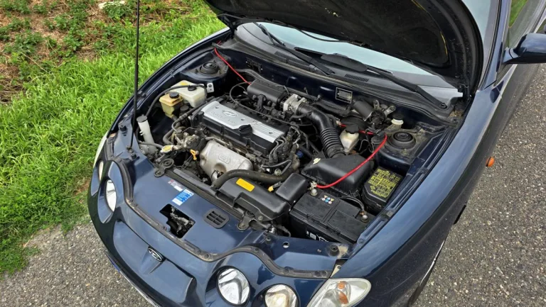 Doléváte olej častěji než palivo? Pokud auto žere olej, může jít o vážný problém