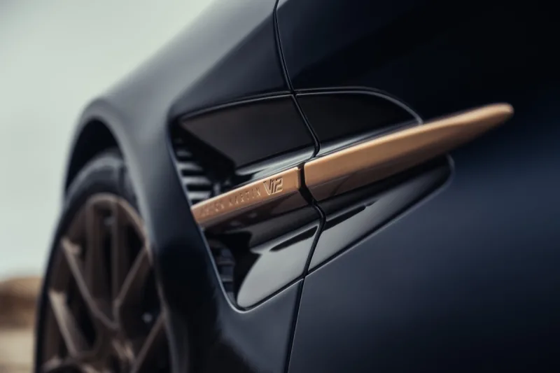 aston-martin-thrillseeker-collection_vanquish-volante_2