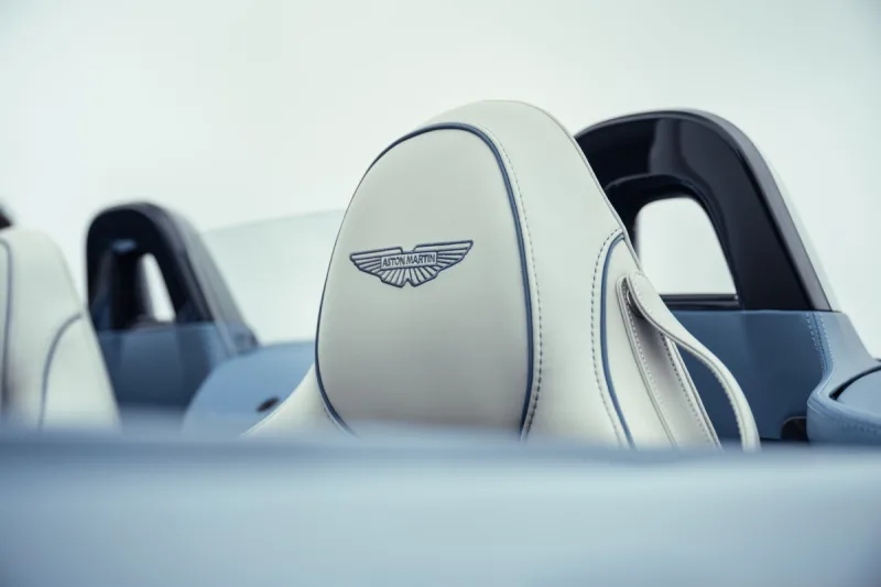 aston-martin-thrillseeker-collection_vantage-roadster_3
