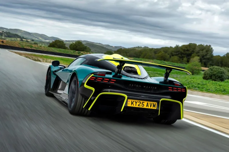 aston-martin-valhalla_11