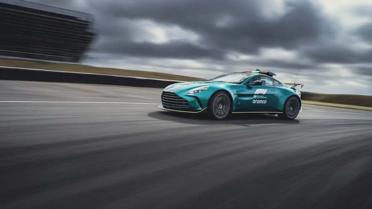aston-martin-vantage-s-fia-safety-car_01
