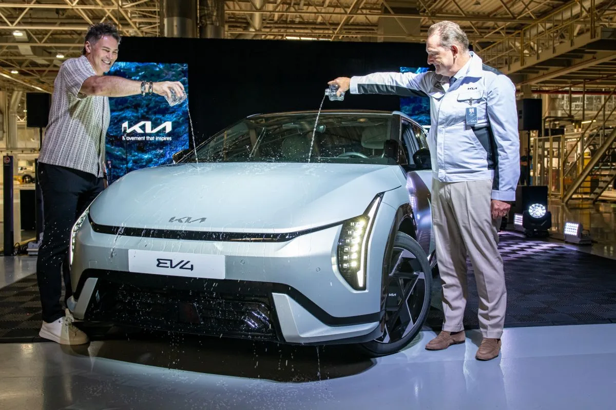jaromir_jagr-zahajeni_vyroby-kia_ev4-tovarna-zilina_slovensko