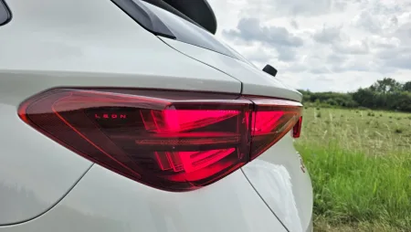 test-cupra-leon-sportstourer-e-hybrid-150-kw-plug-in-hybrid-2025-11