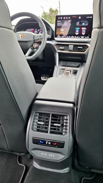 test-cupra-leon-sportstourer-e-hybrid-150-kw-plug-in-hybrid-2025-23