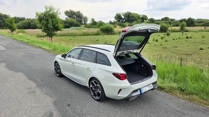 test-cupra-leon-sportstourer-e-hybrid-150-kw-plug-in-hybrid-2025-24