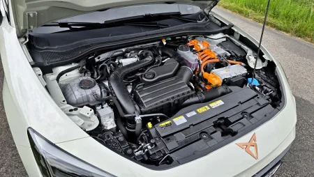 test-cupra-leon-sportstourer-e-hybrid-150-kw-plug-in-hybrid-2025-27