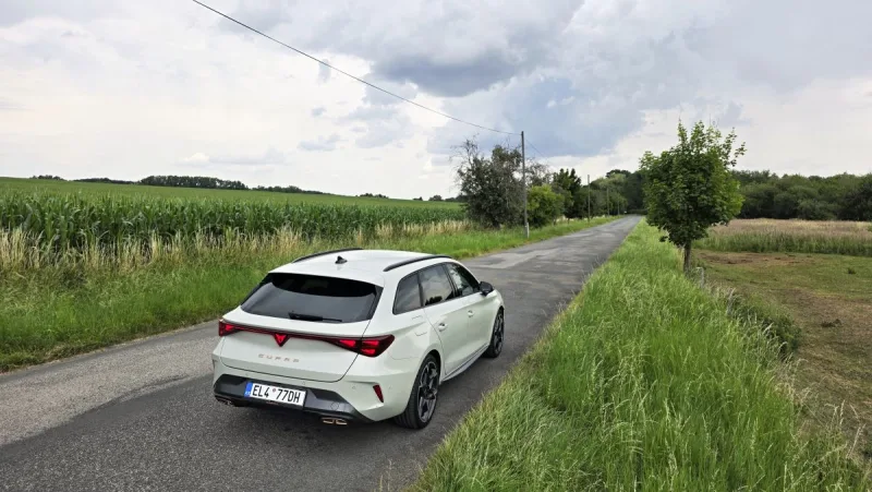 test-cupra-leon-sportstourer-e-hybrid-150-kw-plug-in-hybrid-2025-7