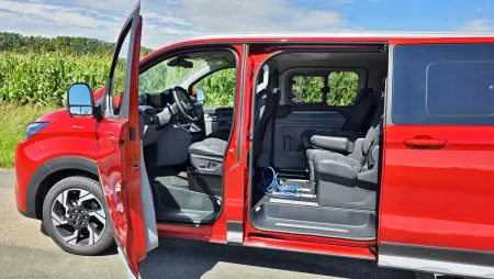 test-ford-tourneo-custom-phev-2025-16