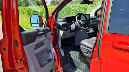 test-ford-tourneo-custom-phev-2025-17