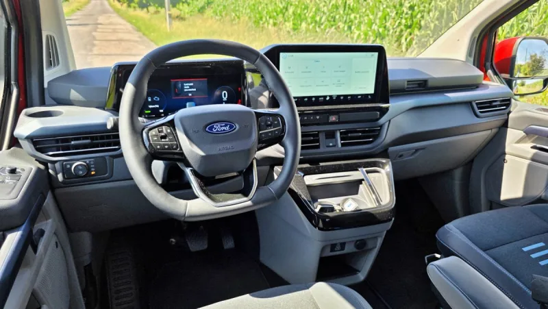 test-ford-tourneo-custom-phev-2025-19