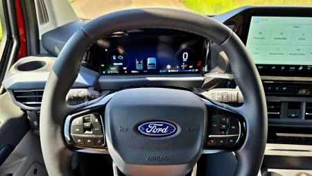test-ford-tourneo-custom-phev-2025-20
