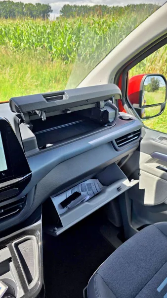 test-ford-tourneo-custom-phev-2025-23